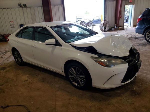 2015 TOYOTA CAMRY — Passenger 3/4