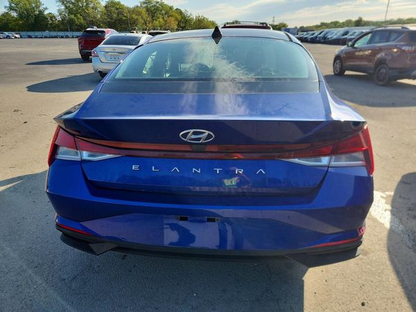 2022 HYUNDAI ELANTRA SE