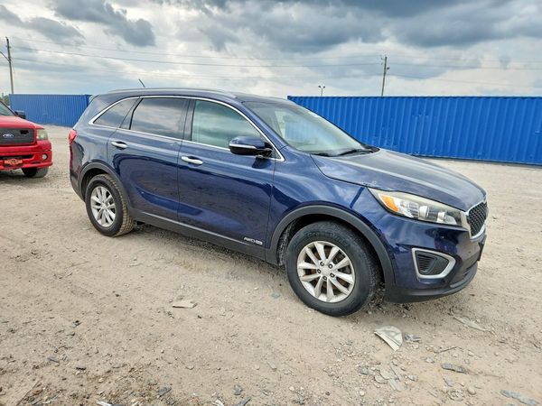 2017 KIA SORENTO L, LX — Passenger 3/4