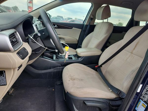 2017 KIA SORENTO L, LX — DENT