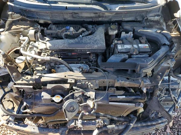 2020 NISSAN ROGUE — Engine bay