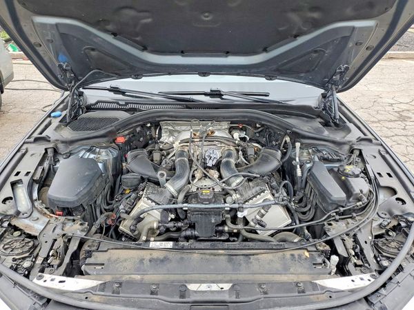 2018 BMW M5 xDrive — Engine bay