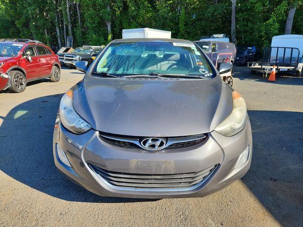 2013 HYUNDAI ELANTRA