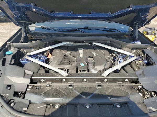 2019 BMW X5 xDrive50i — Engine bay