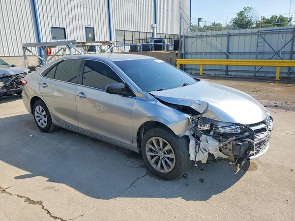 2015 TOYOTA CAMRY — Passenger 3/4