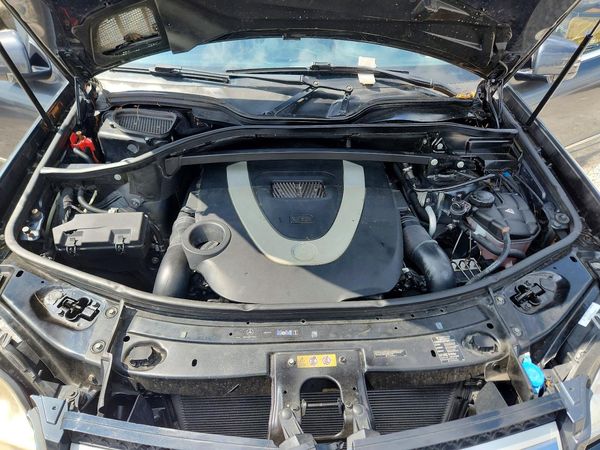 2012 MERCEDES-BENZ GL-CLASS GL450 4-MATIC — Engine bay
