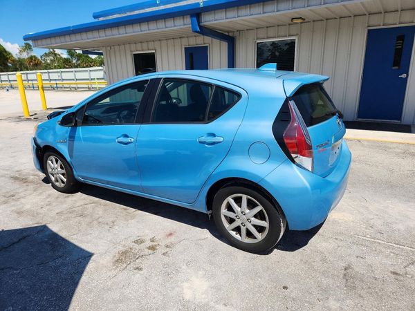 2016 TOYOTA PRIUS