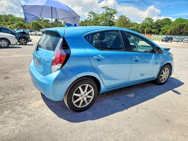 2016 TOYOTA PRIUS