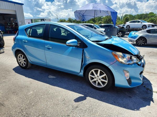 2016 TOYOTA PRIUS