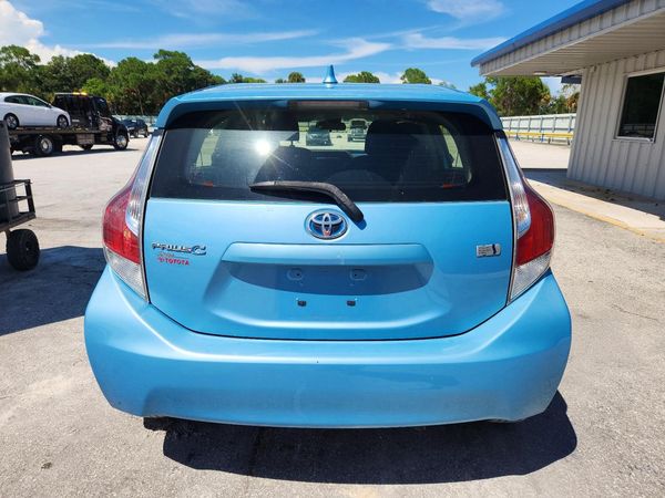 2016 TOYOTA PRIUS