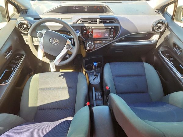 2016 TOYOTA PRIUS