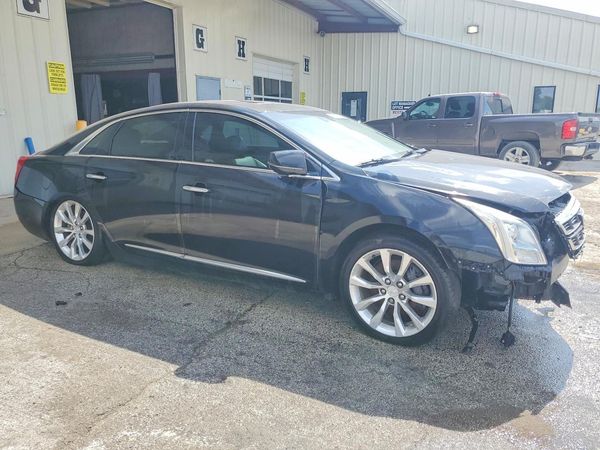 2016 CADILLAC XTS Luxury — Passenger 3/4