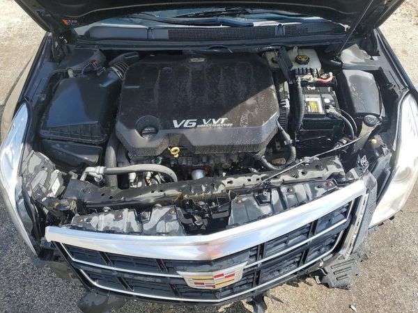 2016 CADILLAC XTS Luxury — Engine bay