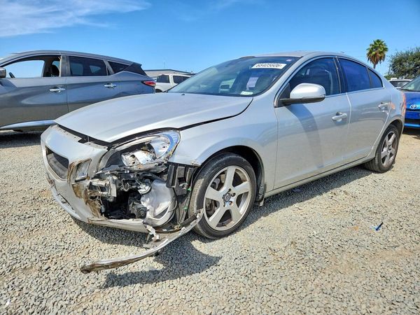 2012 VOLVO S60 — Front 3/4