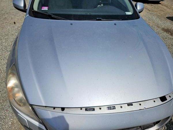 2012 VOLVO S60 — Engine bay