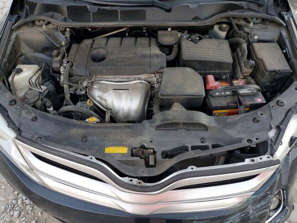 2015 TOYOTA VENZA XLE — Engine bay
