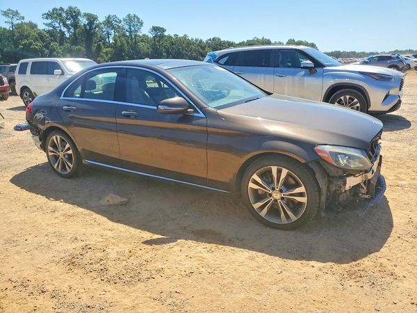 2015 MERCEDES-BENZ C — Passenger 3/4