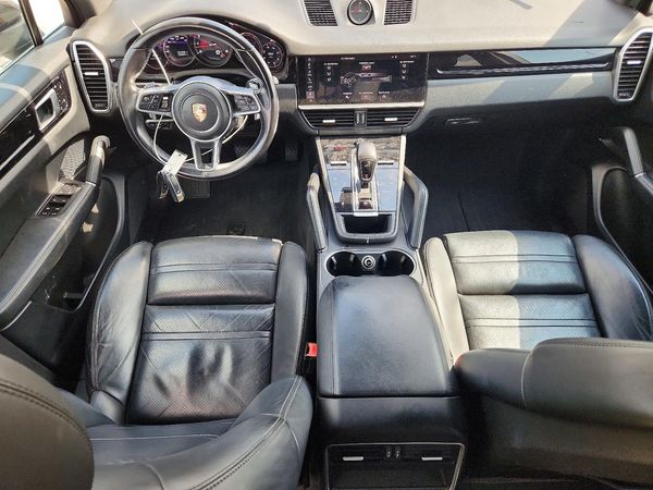 2019 PORSCHE CAYENNE