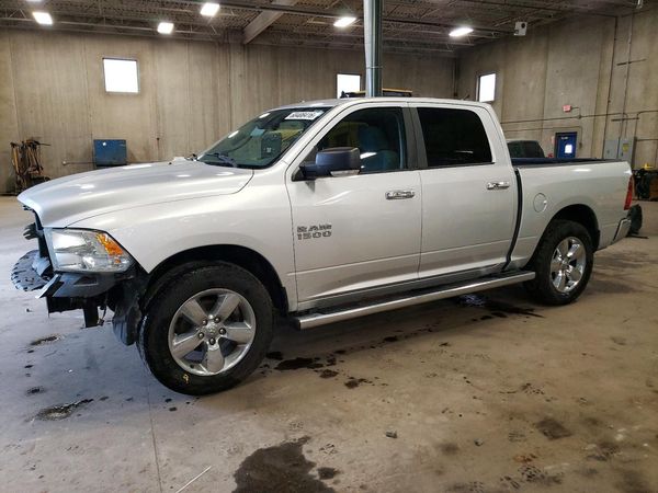 2016 RAM 1500 SLT