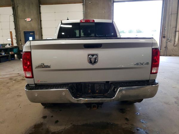 2016 RAM 1500 SLT