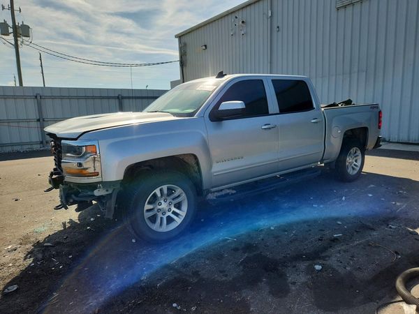 2018 CHEVROLET SILVERADO LT — Front 3/4