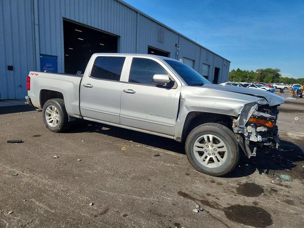 2018 CHEVROLET SILVERADO LT — Passenger 3/4