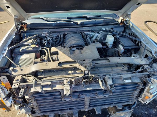2018 CHEVROLET SILVERADO LT — Engine bay