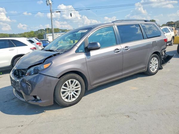 2017 TOYOTA SIENNA — Front 3/4
