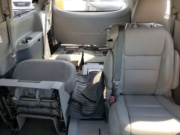 2017 TOYOTA SIENNA — SUVN