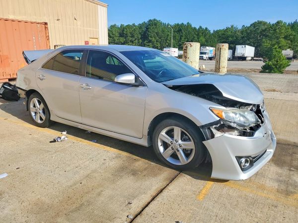 2014 TOYOTA CAMRY — Passenger 3/4
