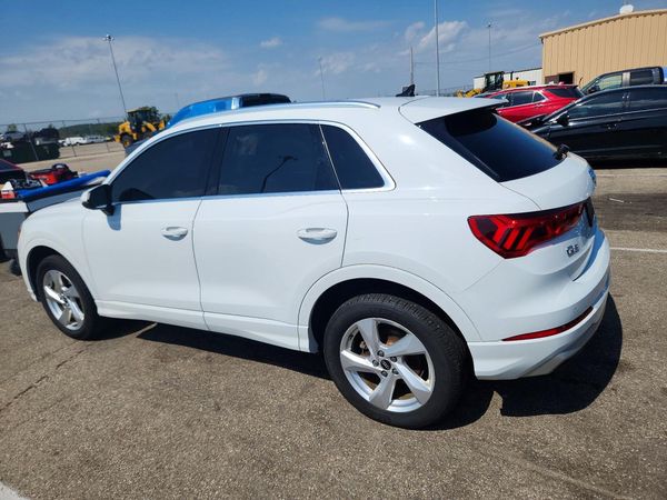 2022 AUDI Q3 quattro Premium