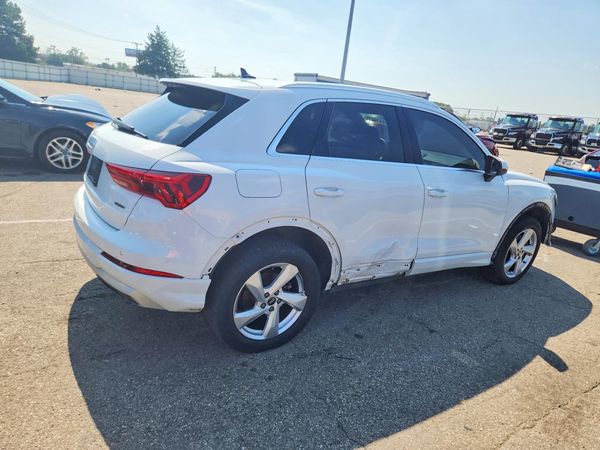 2022 AUDI Q3 quattro Premium