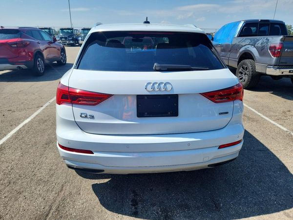 2022 AUDI Q3 quattro Premium