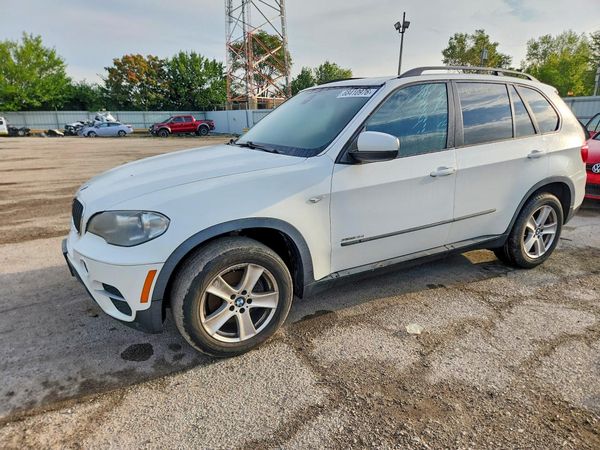 2012 BMW X5 xDrive35i — Front 3/4