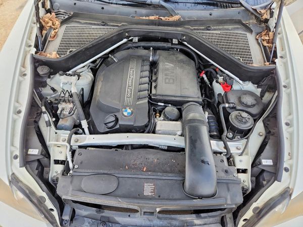 2012 BMW X5 xDrive35i — Engine bay