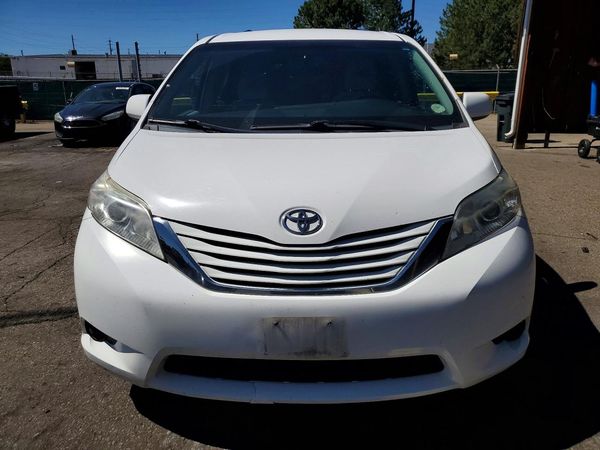 2015 TOYOTA SIENNA