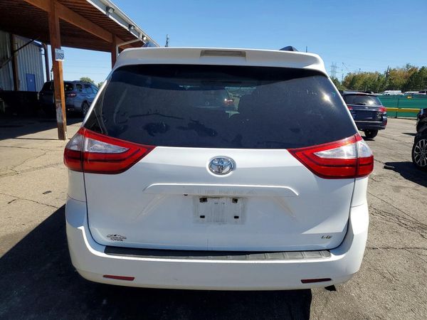 2015 TOYOTA SIENNA