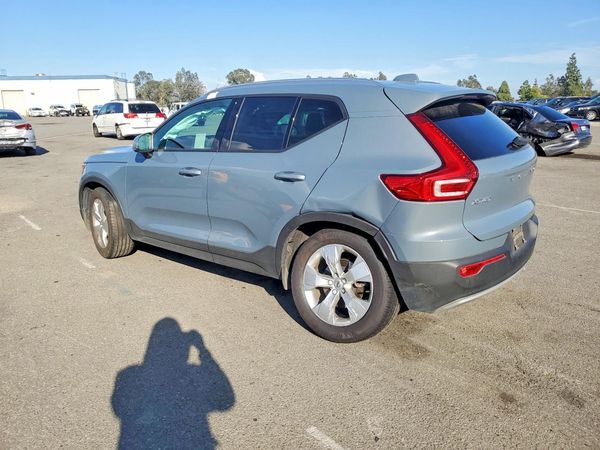 2021 VOLVO XC40 Momentum — DSRA