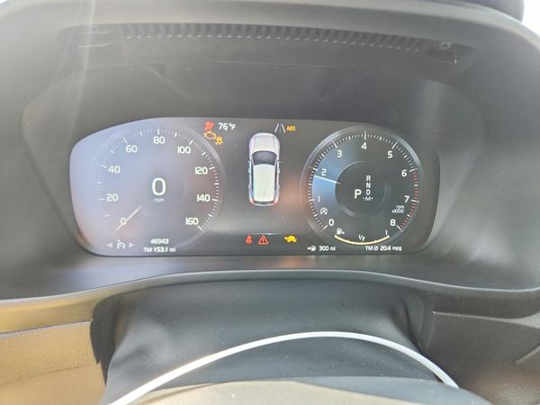 2021 VOLVO XC40 Momentum — ODOM