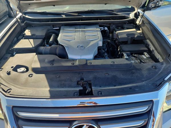 2017 LEXUS GX — Engine bay