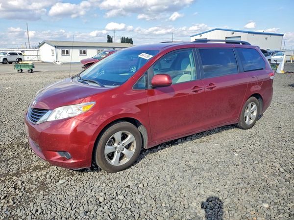 2013 TOYOTA SIENNA