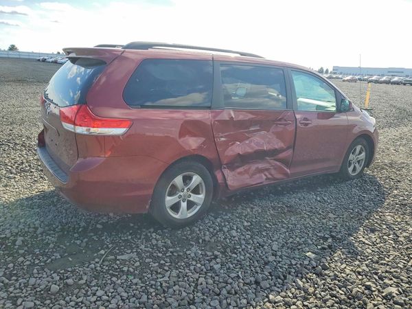 2013 TOYOTA SIENNA