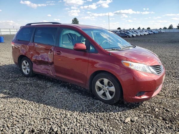 2013 TOYOTA SIENNA