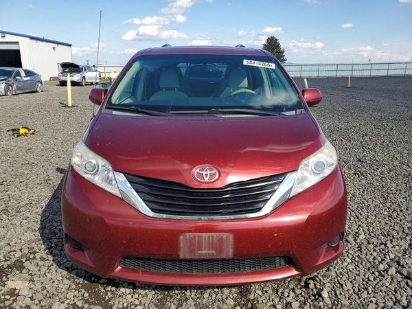 2013 TOYOTA SIENNA