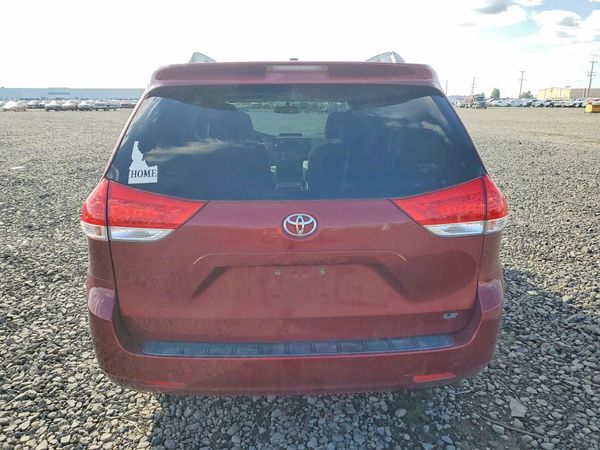 2013 TOYOTA SIENNA