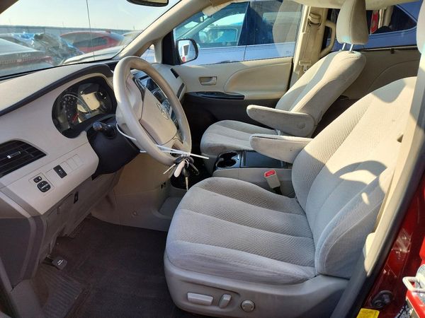 2013 TOYOTA SIENNA
