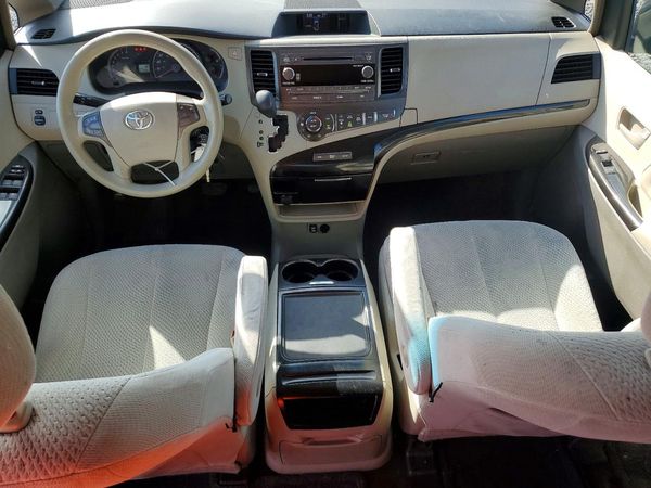 2013 TOYOTA SIENNA