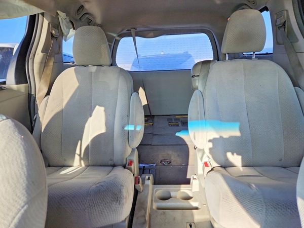 2013 TOYOTA SIENNA