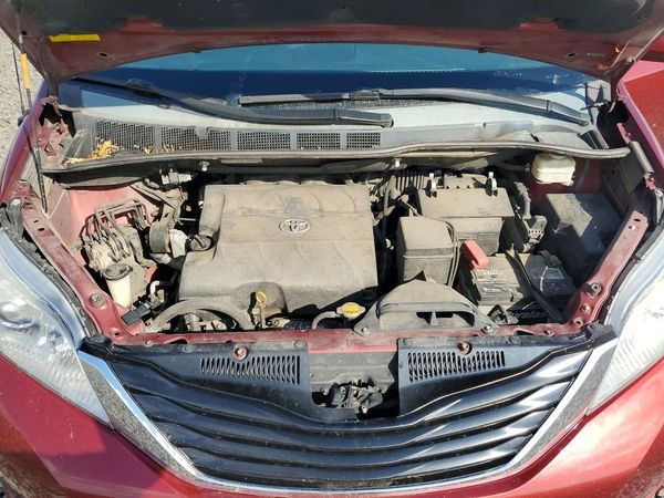 2013 TOYOTA SIENNA
