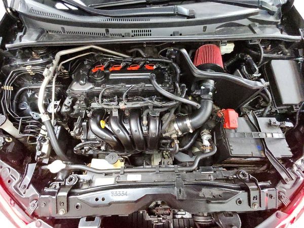 2015 TOYOTA COROLLA L/LE — Engine bay